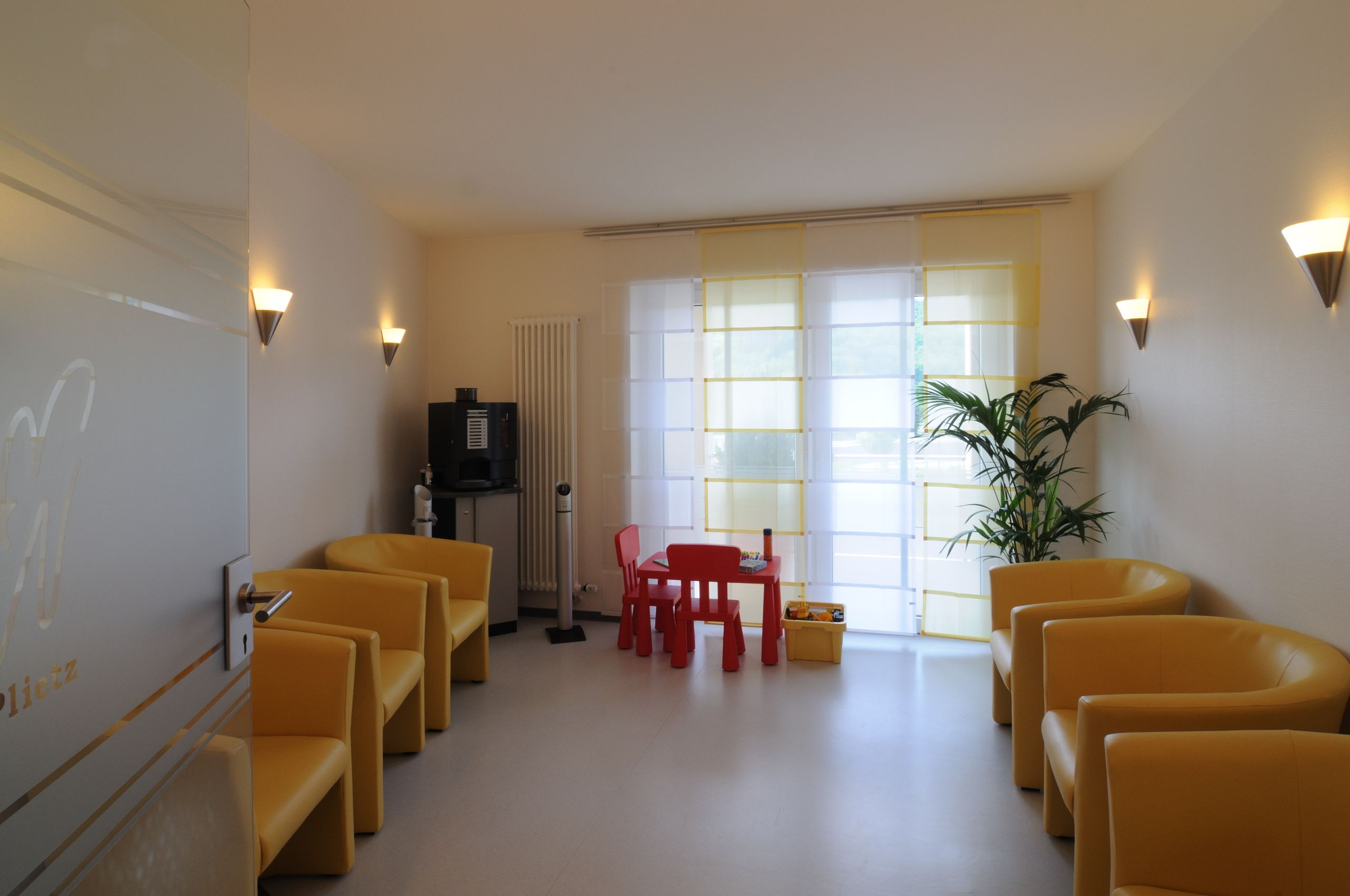 Wartezimmer Zahnarztpraxis Plietz